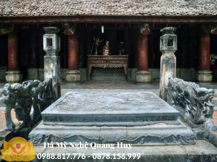 Long sàn đá (sập đá) tại đền thờ vua Đinh 