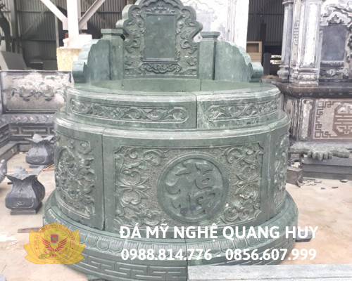 Mộ đá tròn xanh rêu do cơ sở đá mỹ nghệ Quang Huy thi công